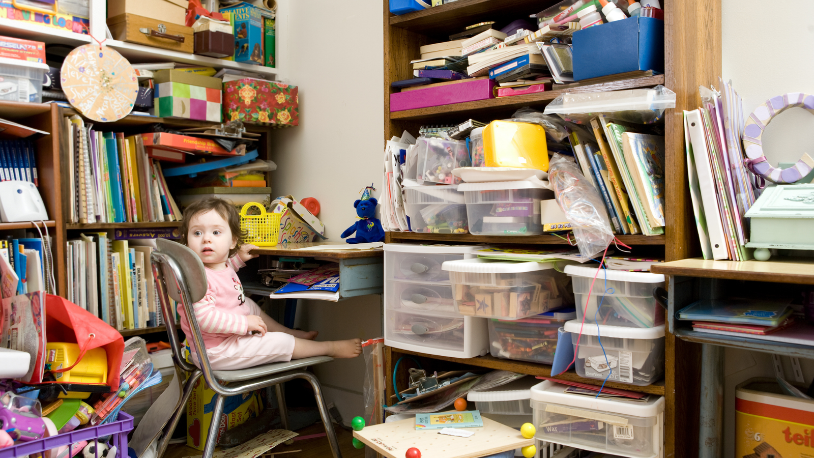 How to Survive Clutter in a One-Room Homeschool